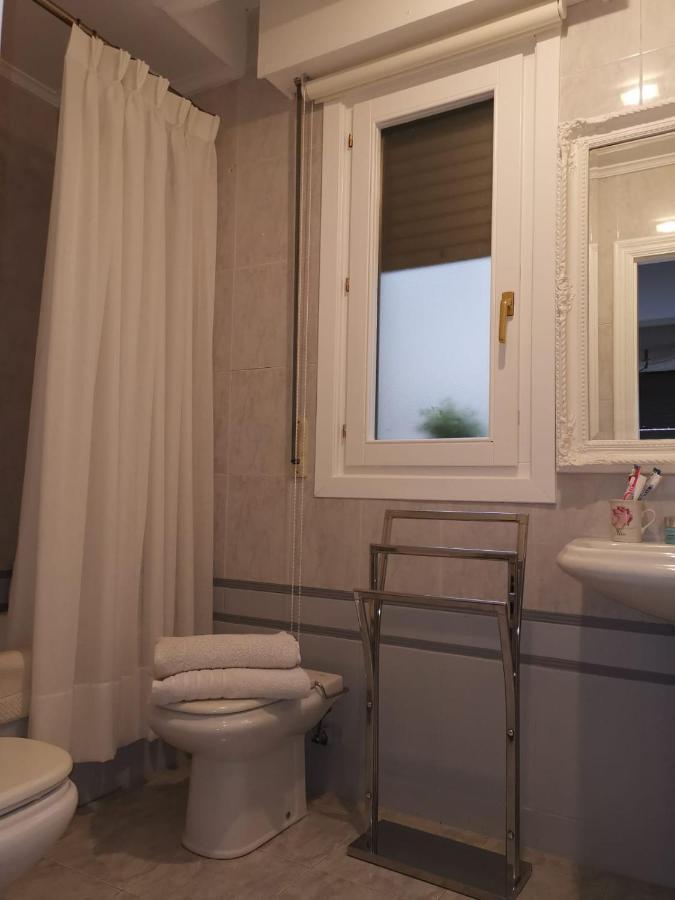 Habitación con baño privado en Bilbao Exterior foto